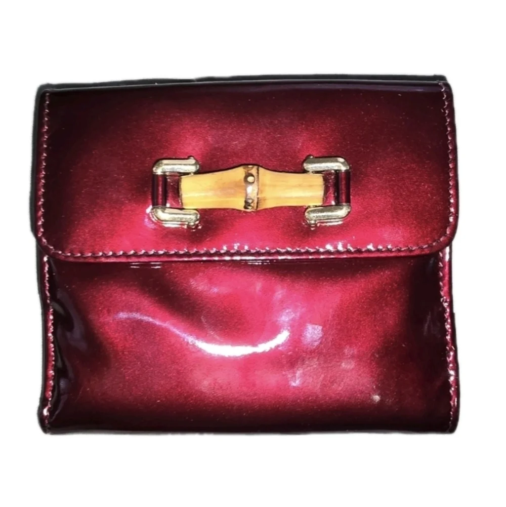 Elegant And Classic Authentic Gucci Burgundy Leather Wallet With Bamboo Accent - Picture 2 of 10